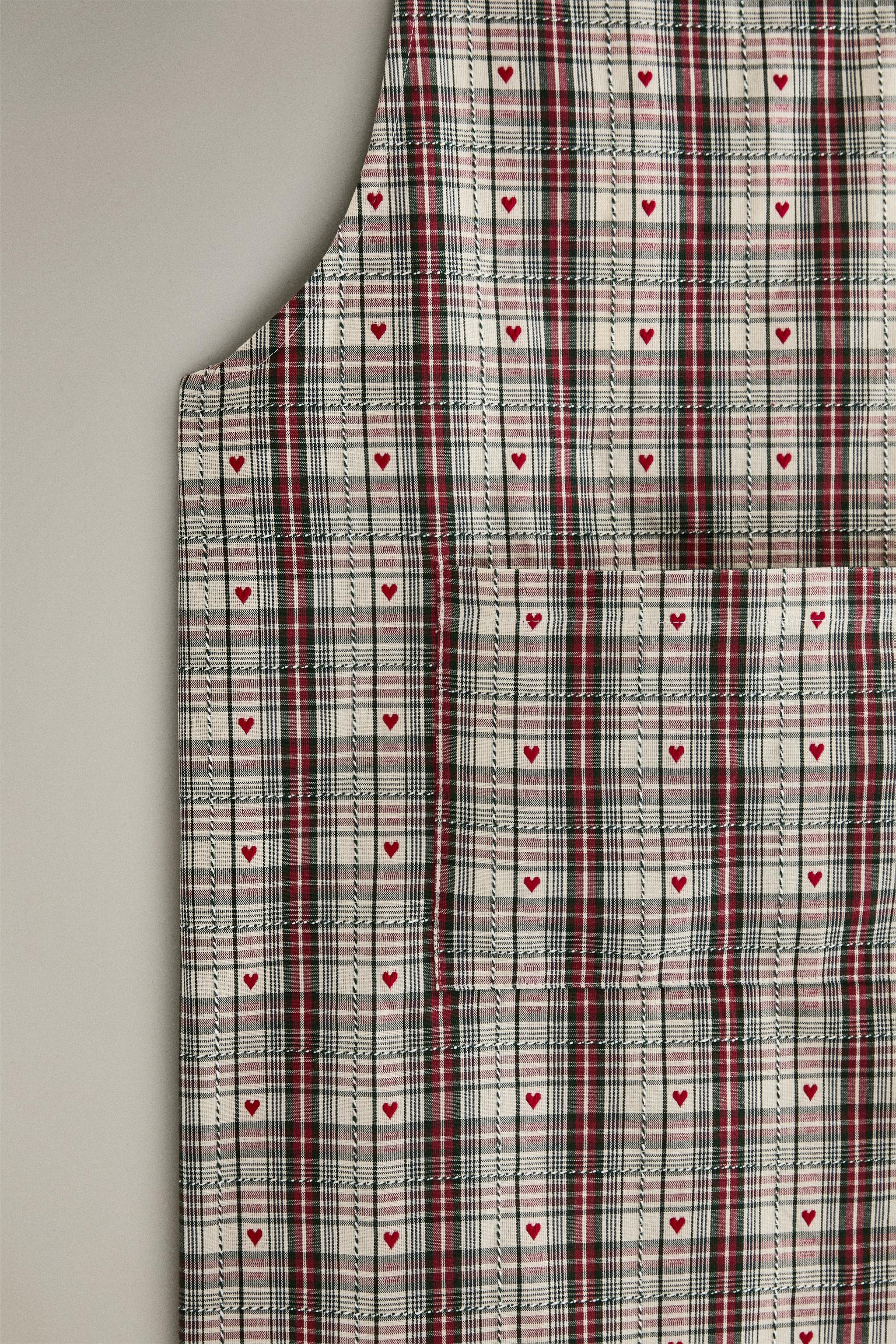 CHRISTMAS HEARTS PATTERN APRON